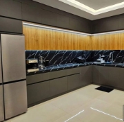 کابینت های گلاس مدرن طوسی اقساطی مدل براق سفید 003 ویژه بازنشستگان